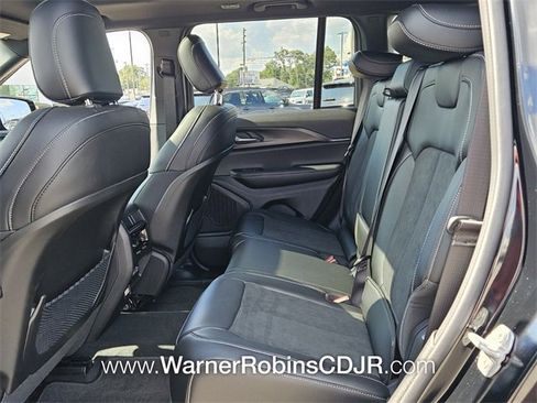 New 2025 Jeep Grand Cherokee Altitude image 6