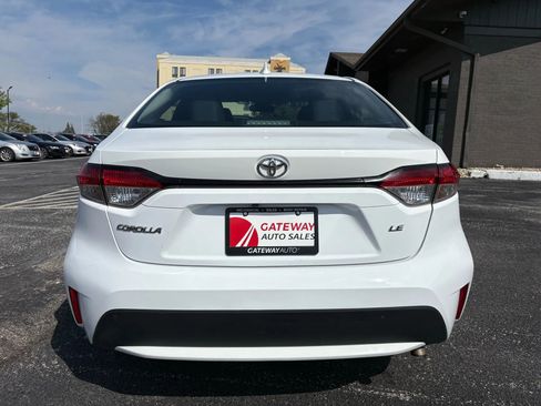 Used 2022 Toyota Corolla LE image 4