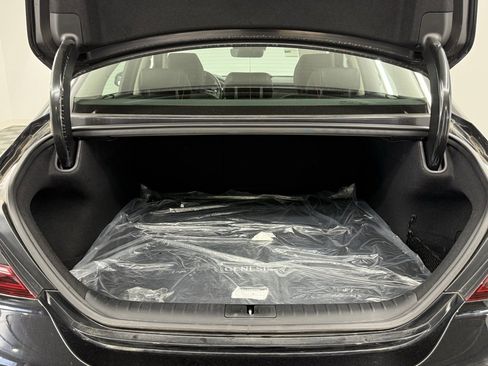 Used 2025 Genesis G70 2.5T image 11