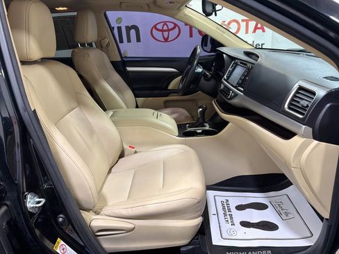 Used 2016 Toyota Highlander XLE AWD/4WD image 10