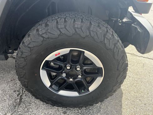 Used 2022 Jeep Wrangler Unlimited Rubicon w/ Cold Weather Group image 14