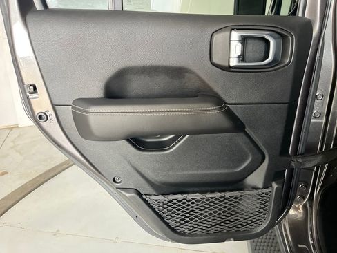 Used 2021 Jeep Wrangler Unlimited Sahara image 27