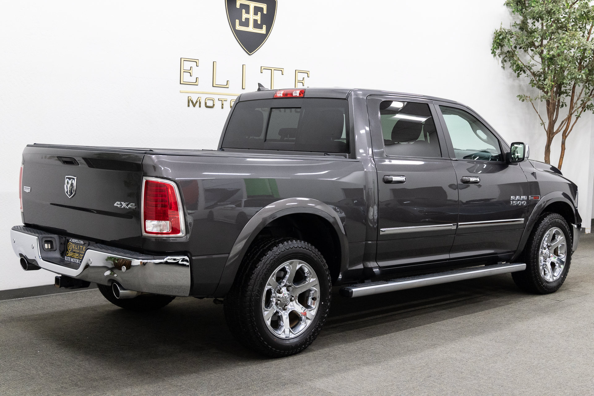 Used 2016 RAM 1500 Laramie w/ Convenience Group AWD/4WD image 11