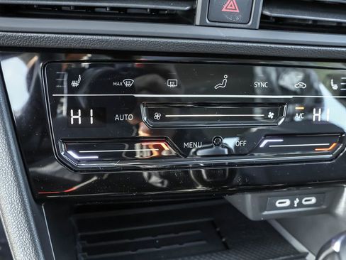 New 2026 Volkswagen Jetta SE FWD image 12