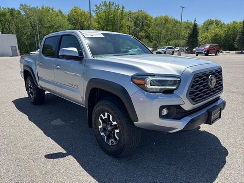 Certified 2022 Toyota Tacoma TRD Off-Road w/ TRD Premium Off Road Package AWD/4WD image 3