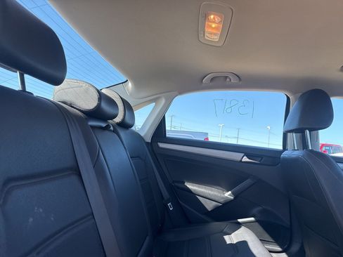 Used 2021 Volkswagen Passat 2.0T SE image 28