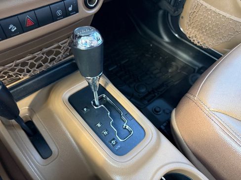 Used 2018 Jeep Wrangler Unlimited Rubicon w/ Connectivity Group AWD/4WD image 27
