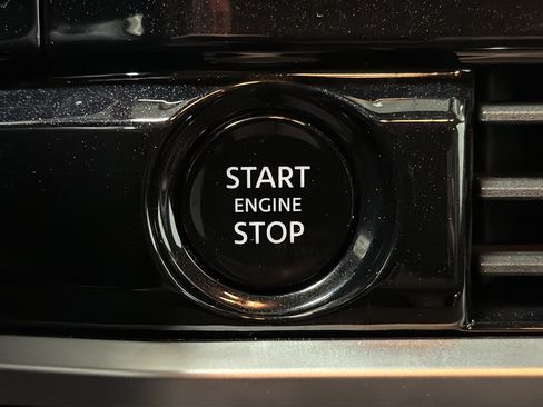 Used 2025 Nissan Pathfinder SL AWD/4WD image 36