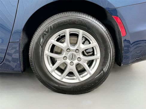 Used 2025 Chrysler Pacifica Select FWD image 30