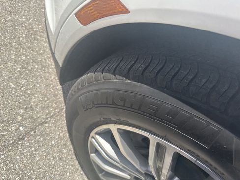 Used 2018 Cadillac XT5 Luxury w/ Driver Awareness Package image 7