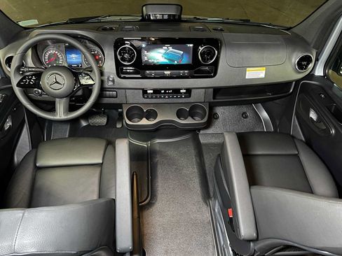 Used 2025 Mercedes-Benz Sprinter 2500 image 41