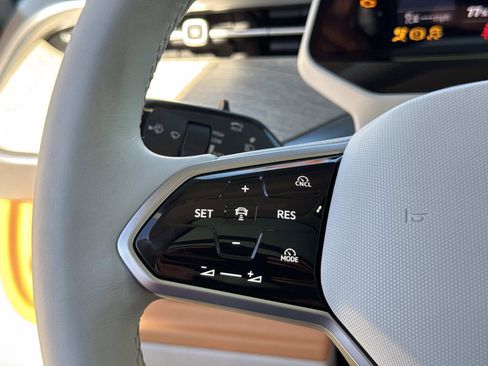 Used 2025 Volkswagen ID. Buzz 1st Edition image 9