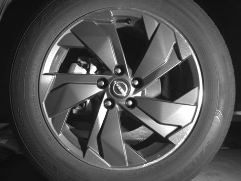 Used 2025 Nissan Rogue SV FWD image 12
