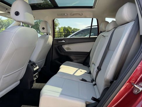 Used 2019 Volkswagen Tiguan SE w/ Panoramic Sunroof Package AWD/4WD image 13