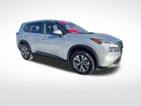 Used 2023 Nissan Rogue SV image 3