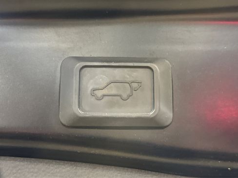 Used 2019 Toyota RAV4 Limited image 47