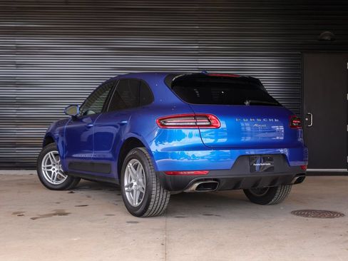 Used 2018 Porsche Macan AWD/4WD image 3