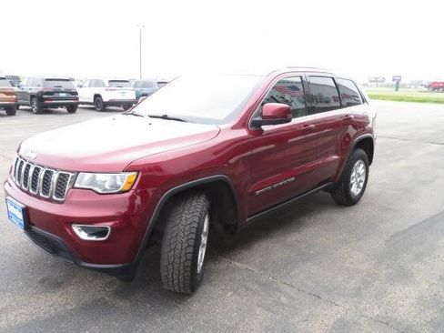 Used 2018 Jeep Grand Cherokee Laredo AWD/4WD image 6