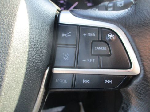 Used 2021 Toyota Sienna XLE image 13