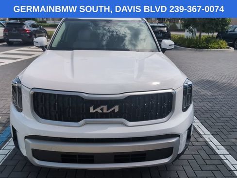 Used 2025 Kia Telluride EX w/ EX Captain's Chair Package AWD/4WD image 2