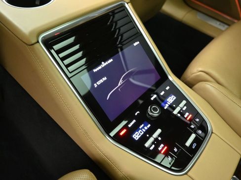 Used 2018 Porsche Panamera 4S Executive image 24