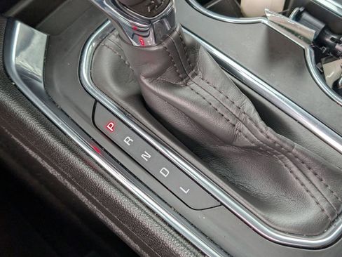 Used 2021 Chevrolet Traverse RS image 19