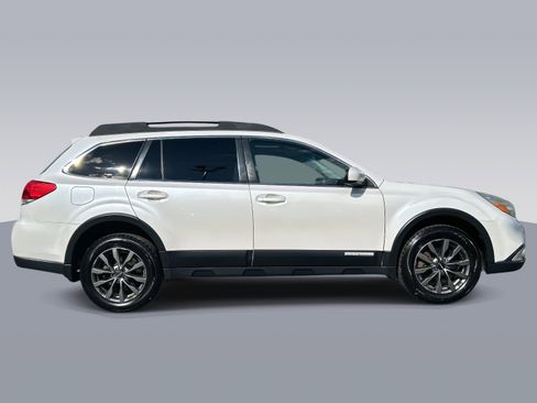 Used 2011 Subaru Outback 3.6R Limited w/ PWR Moonroof Pkg image 2