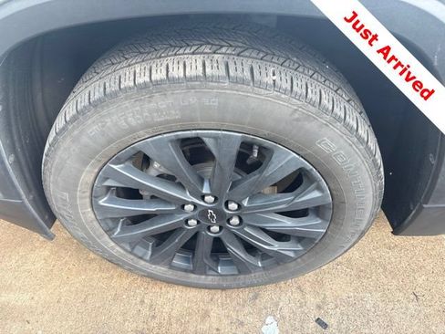 Used 2024 Chevrolet Traverse RS FWD image 15