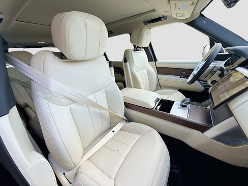 New 2026 Land Rover Range Rover Long Wheelbase SE image 16