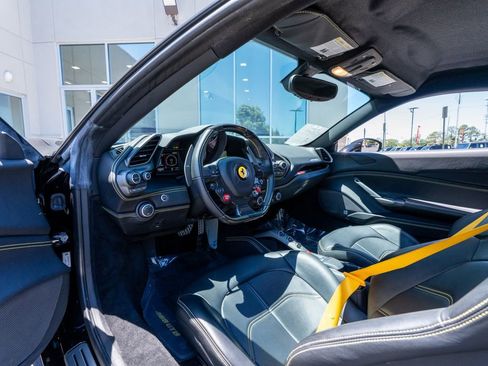 Used 2019 Ferrari 488 GTB RWD image 34