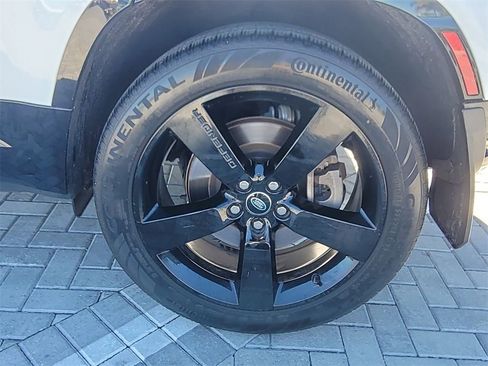 Used 2023 Land Rover Defender 110 X-Dynamic SE image 13