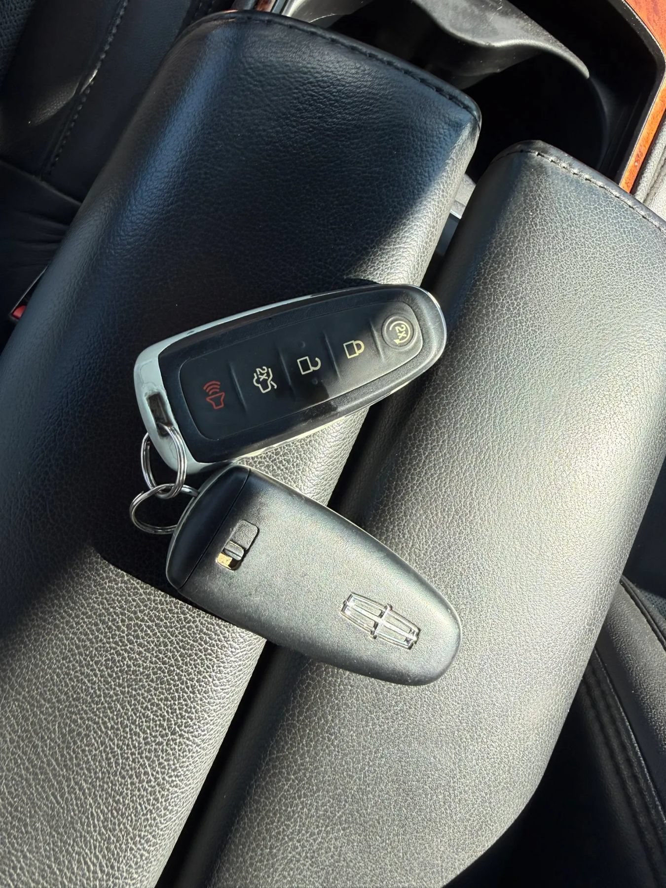 Used 2013 Lincoln MKS AWD image 40