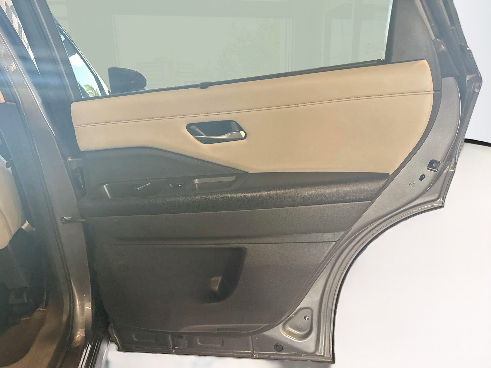 Used 2023 Nissan Pathfinder SL AWD/4WD image 33