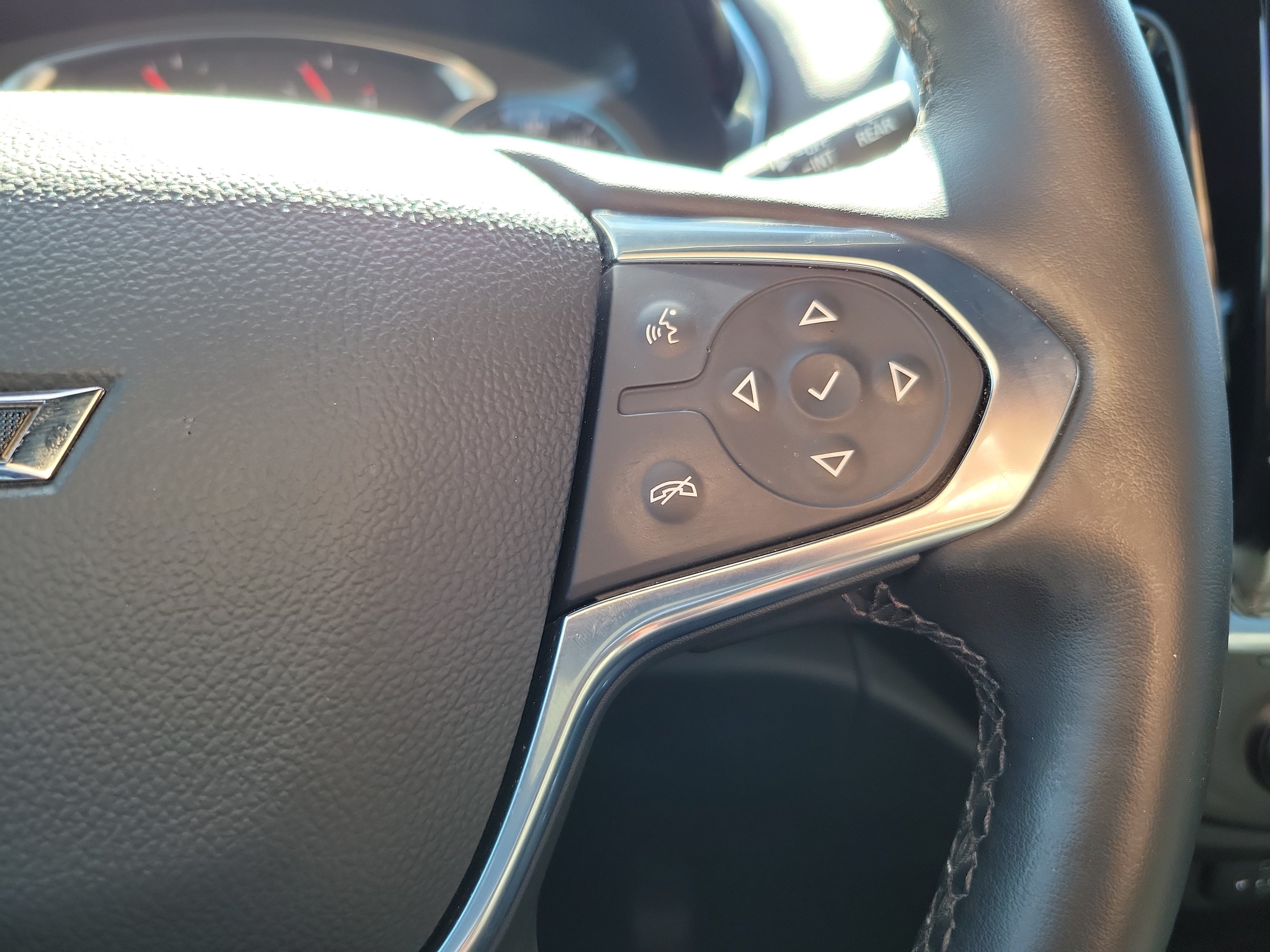 Used 2023 Chevrolet Traverse RS FWD image 23