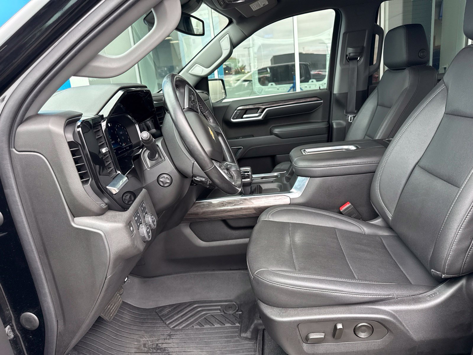 Used 2022 Chevrolet Silverado 1500 LTZ AWD/4WD image 19