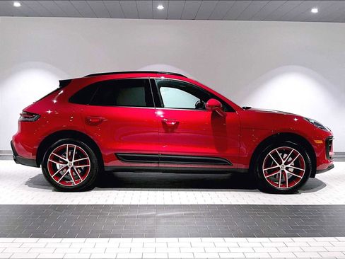 Used 2025 Porsche Macan image 11
