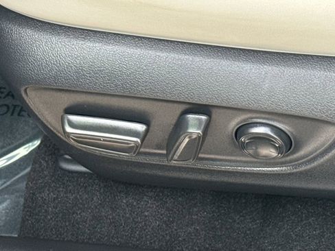 Used 2025 Toyota RAV4 Limited image 50