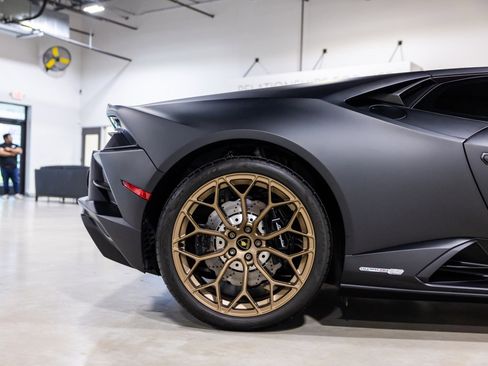 Used 2022 Lamborghini Huracan EVO RWD image 25