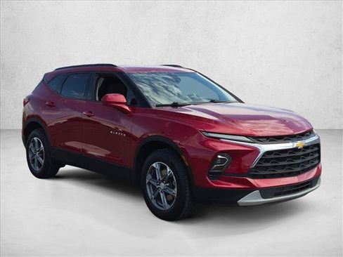 Used 2023 Chevrolet Blazer LT w/ Convenience Package FWD image 3