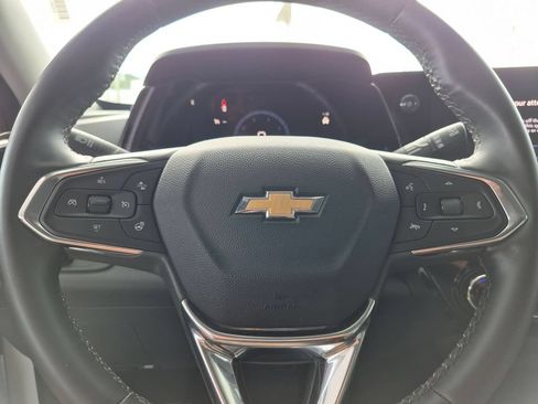 Used 2025 Chevrolet Trax LT w/ LT Convenience Package FWD image 21
