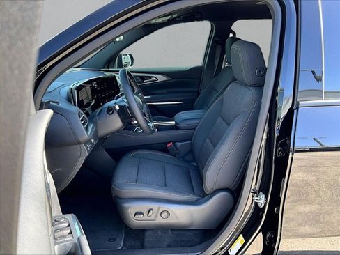 Used 2025 Chevrolet Traverse LT FWD image 27