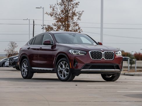Certified 2025 BMW X4 xDrive30i image 2