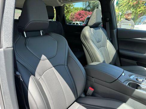 New 2027 INFINITI QX60 Luxe w/ Cargo Package FWD image 15