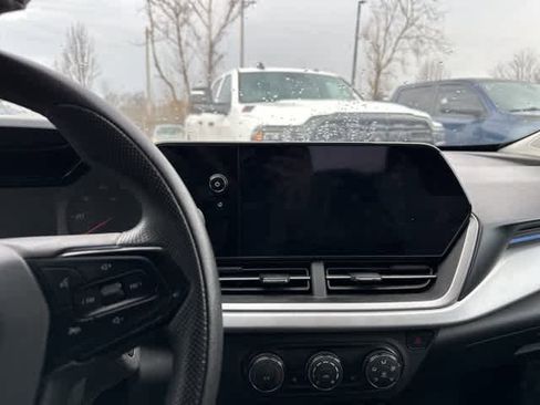 Used 2024 Chevrolet Trax LS w/ LS Convenience Package image 6