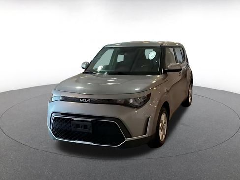 Used 2025 Kia Soul LX w/ LX Technology Package FWD image 3