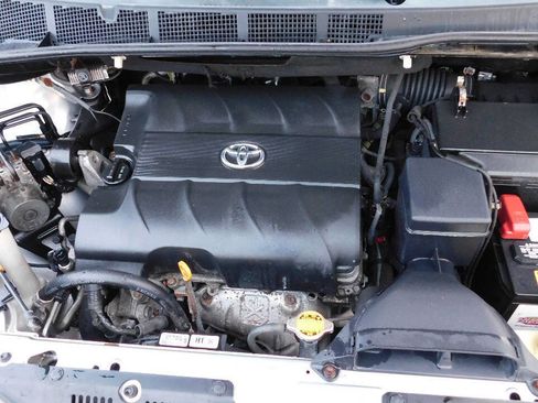 Used 2012 Toyota Sienna XLE image 24