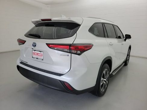 Used 2023 Toyota Highlander XLE FWD image 5