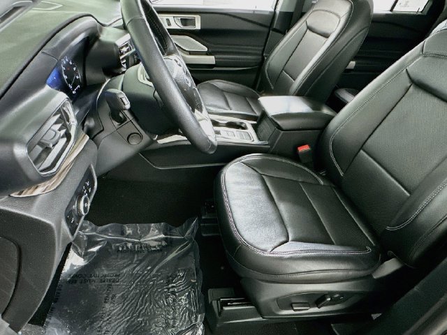 Used 2024 Ford Explorer Limited w/ Limited Technology Package RWD image 9