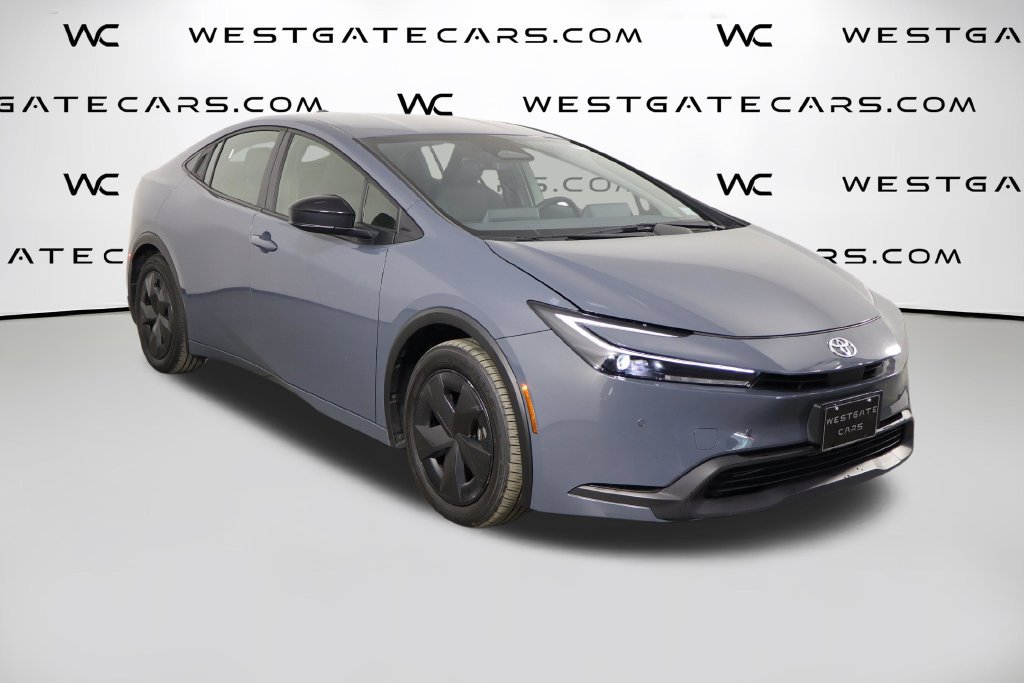 Used 2025 Toyota Prius LE FWD image 43