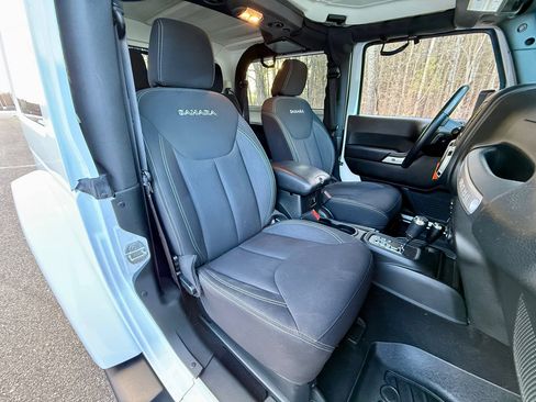 Used 2018 Jeep Wrangler Sahara w/ Connectivity Group image 24